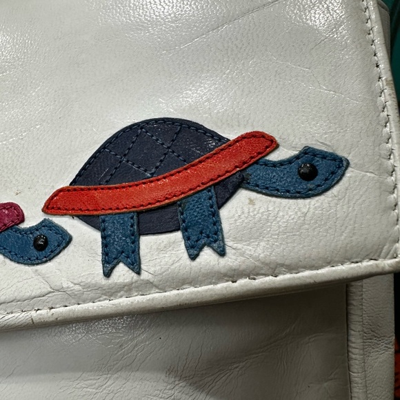 Bally Vintage “Turtle Parade” Appliqué White Leather Shoulder Bag 70s/80s - Picture 5 of 13